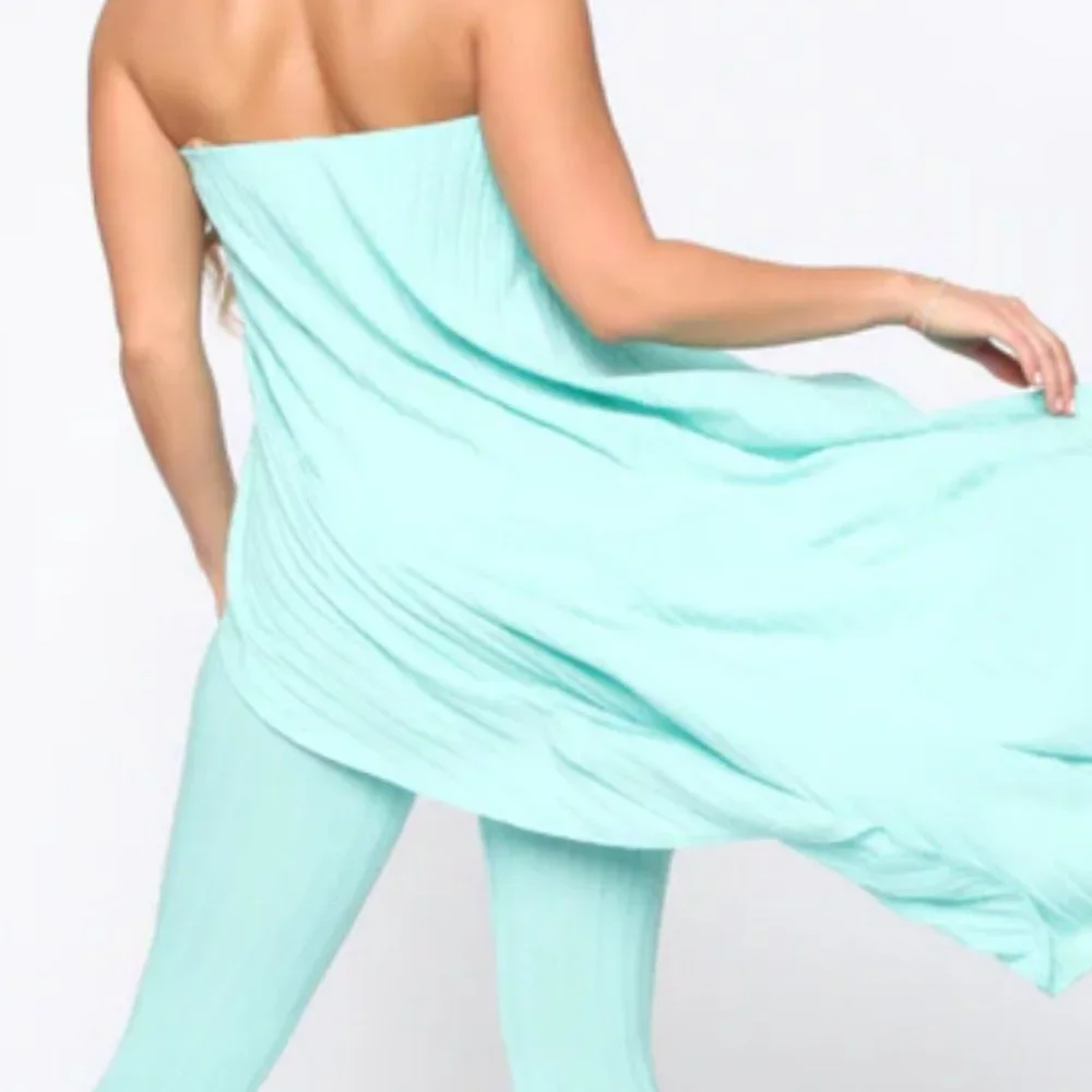 Fashion Nova ** Minty Hi-Low two-piece set - Picture 4 of 7